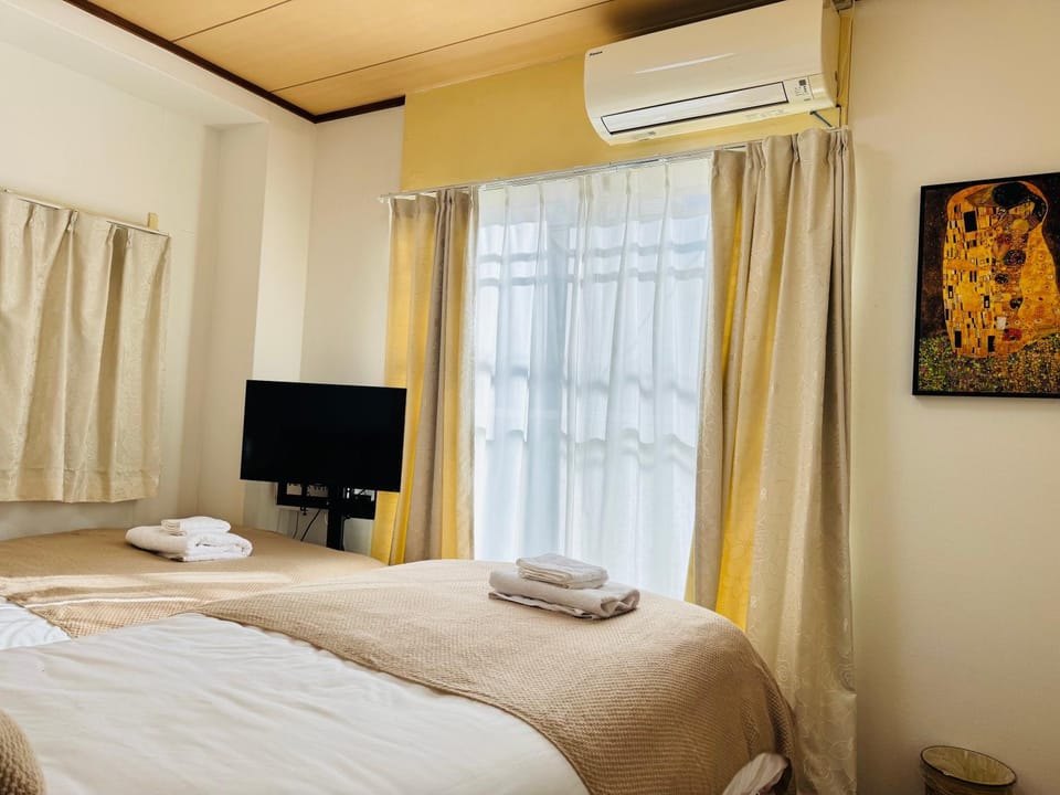 Bed, Bedroom, air conditioner