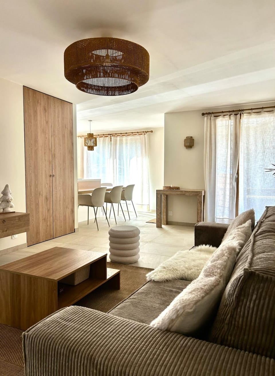 Living room, Dining area