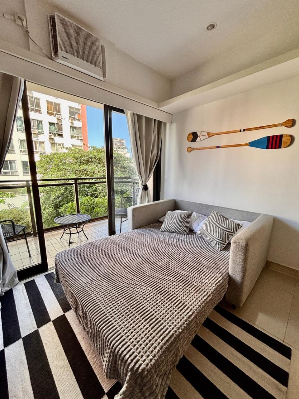 Bed, Living room, air conditioner
