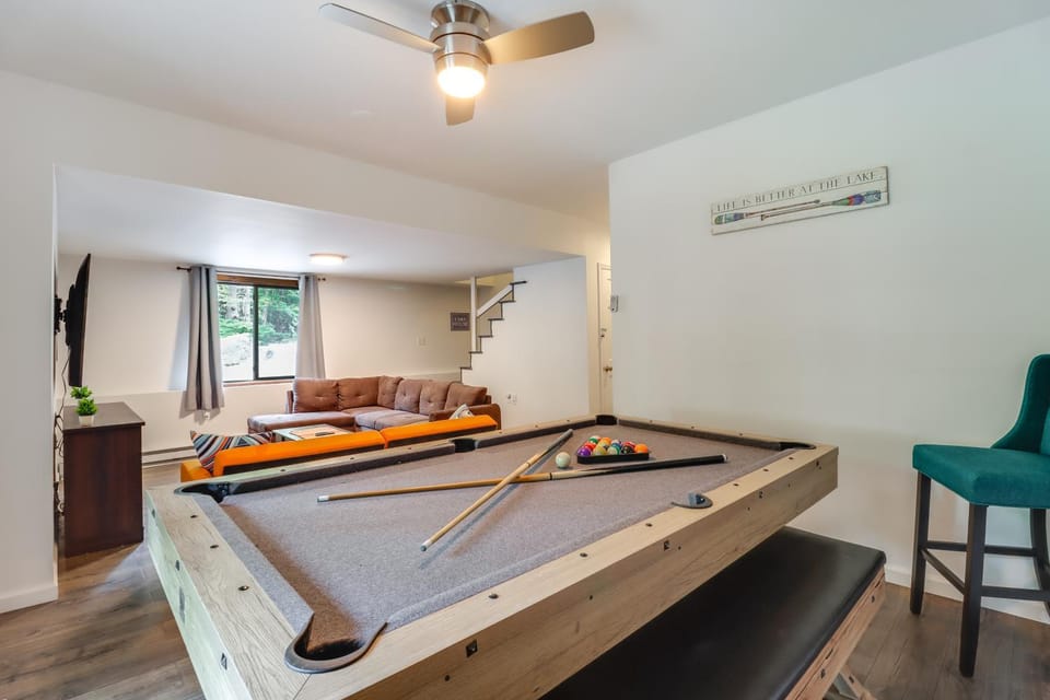 1 Mi to Lake, Golf & Ski Access: The Hideout Home! House in Lake Ariel