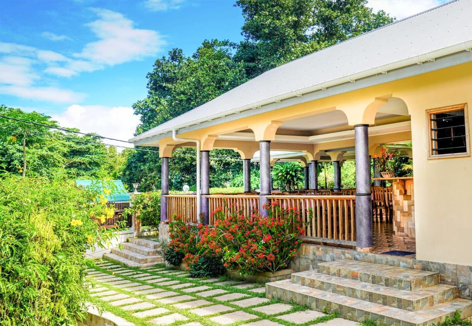 Patio, Restaurant/places to eat, Facade/entrance, Garden