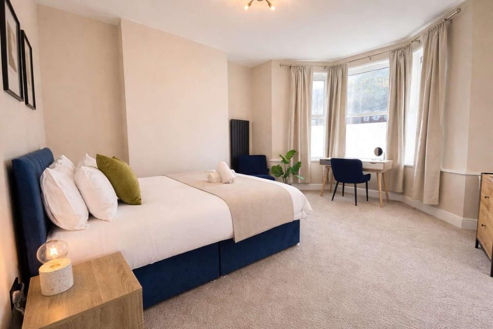 3 Bedroom Apartment In City Centre - Free Parking Apartment in Cardiff