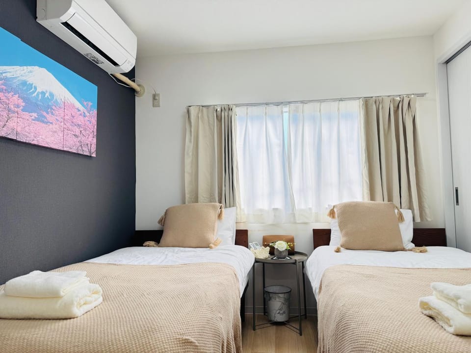 Bedroom, air conditioner