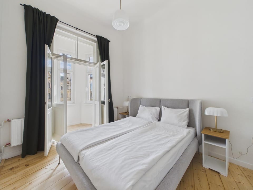 Bed, Photo of the whole room, Bedroom