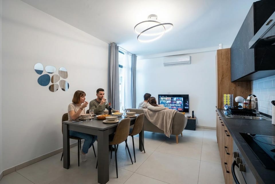 People, TV and multimedia, Living room, Seating area, Dining area, group of guests, air conditioner