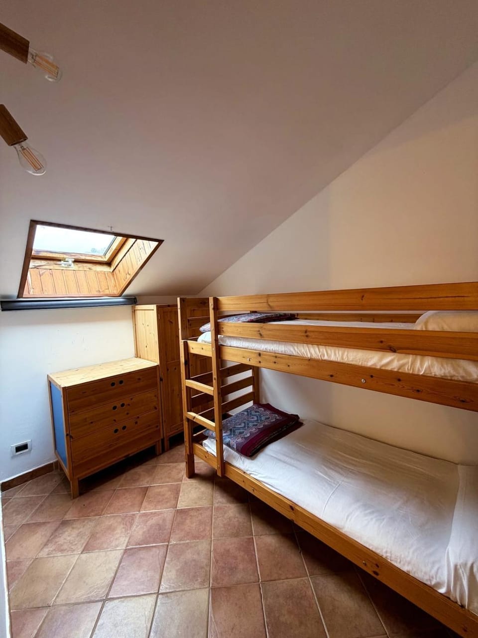 Bed, Photo of the whole room, Bedroom, bunk bed