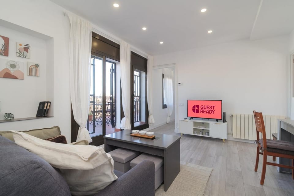 Guest Ready‑Bright & Stylish Flat with 3 Terraces Apartment in Barcelona