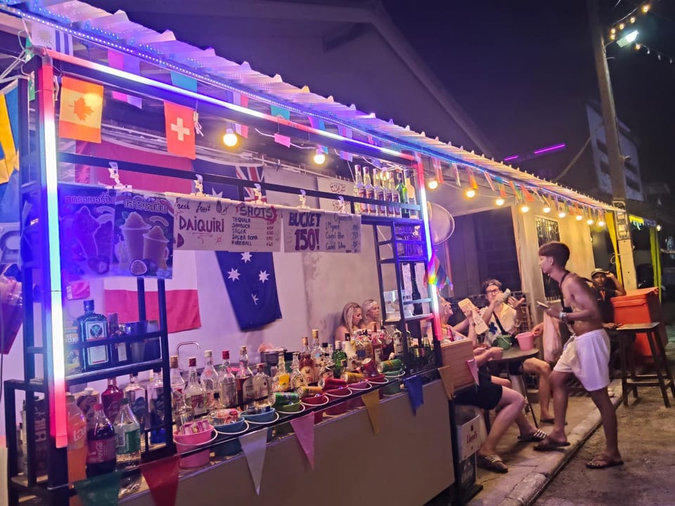 Property building, Night, People, Nightclub / DJ, Food and drinks