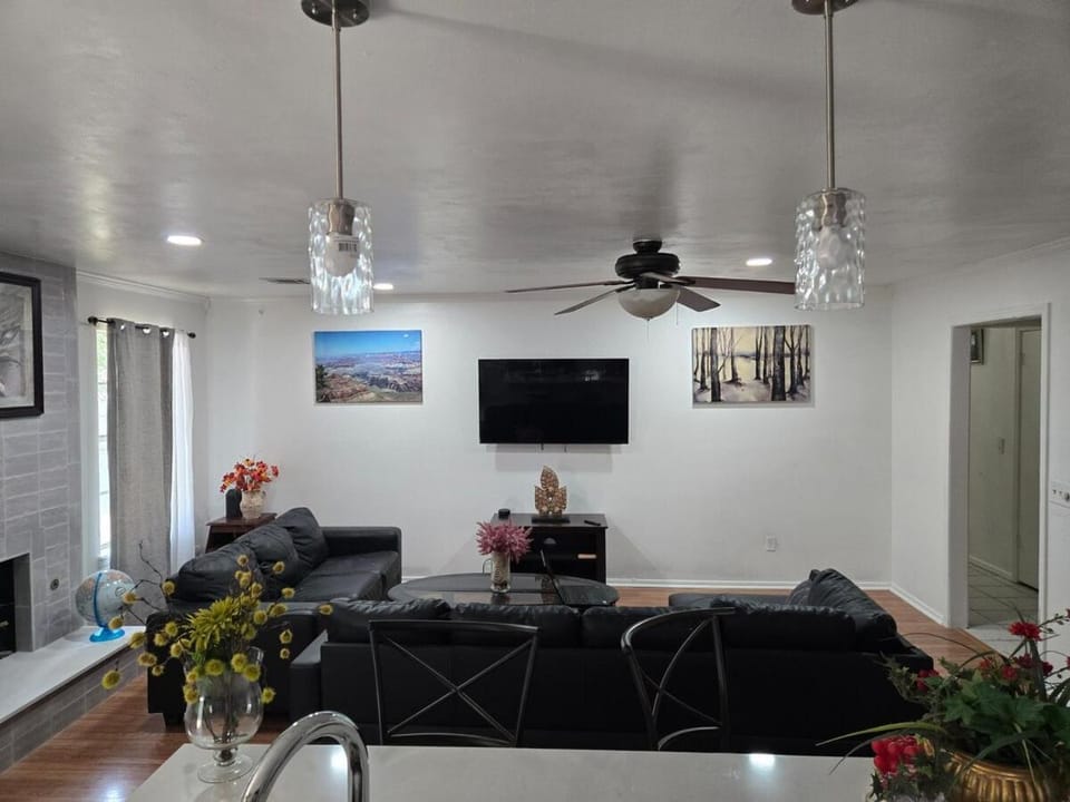 Loue house in edmond, oklahoma by UCO Villa in Edmond