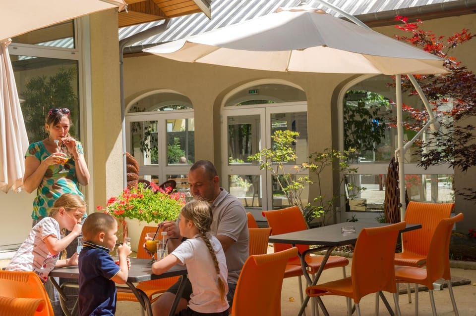 Patio, Lounge or bar, Family