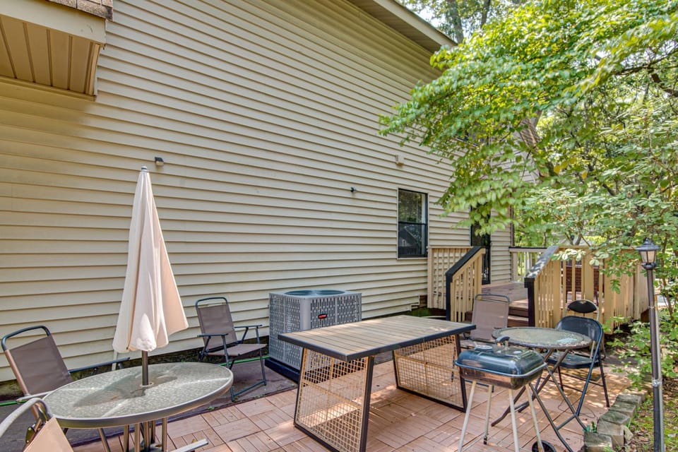 Easy Hwy Access to ATL: Work-Ready Riverdale Home House in Riverdale