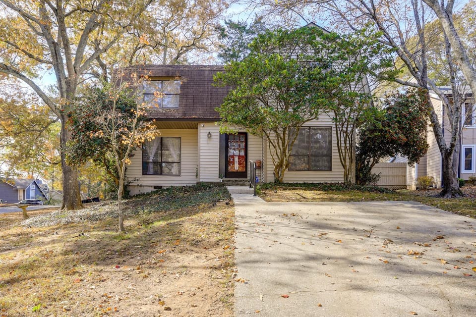 Easy Hwy Access to ATL: Work-Ready Riverdale Home House in Riverdale