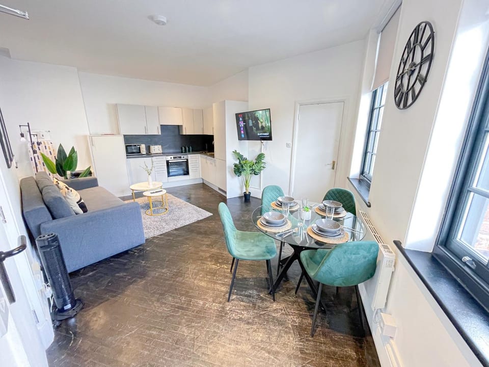 Bed, TV and multimedia, Coffee/tea facilities, Kitchen or kitchenette, Living room, Decorative detail, Seating area, Dining area, dishwasher, heating, internet, microwave, oven, storage, stove, washing machine, kitchen