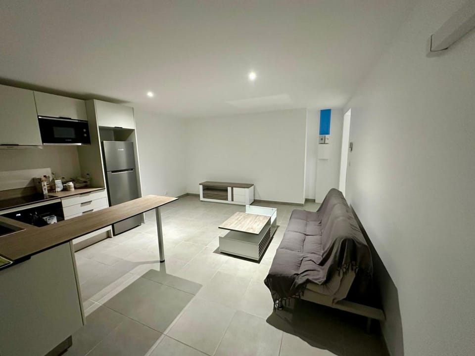 TV and multimedia, Kitchen or kitchenette, Living room, Dining area
