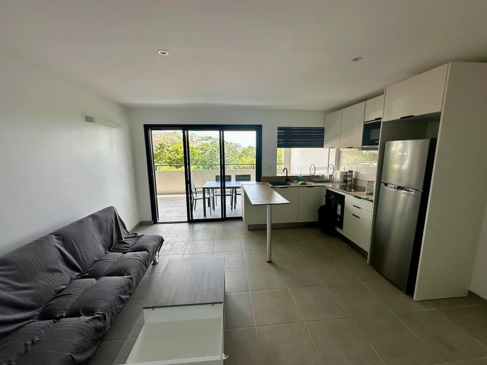 Kitchen or kitchenette, Living room, Seating area, Dining area, oven