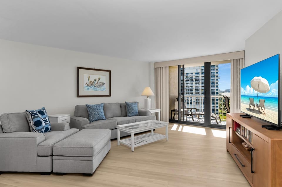 South Seas Beachfront Haven Apartment in Marco Island