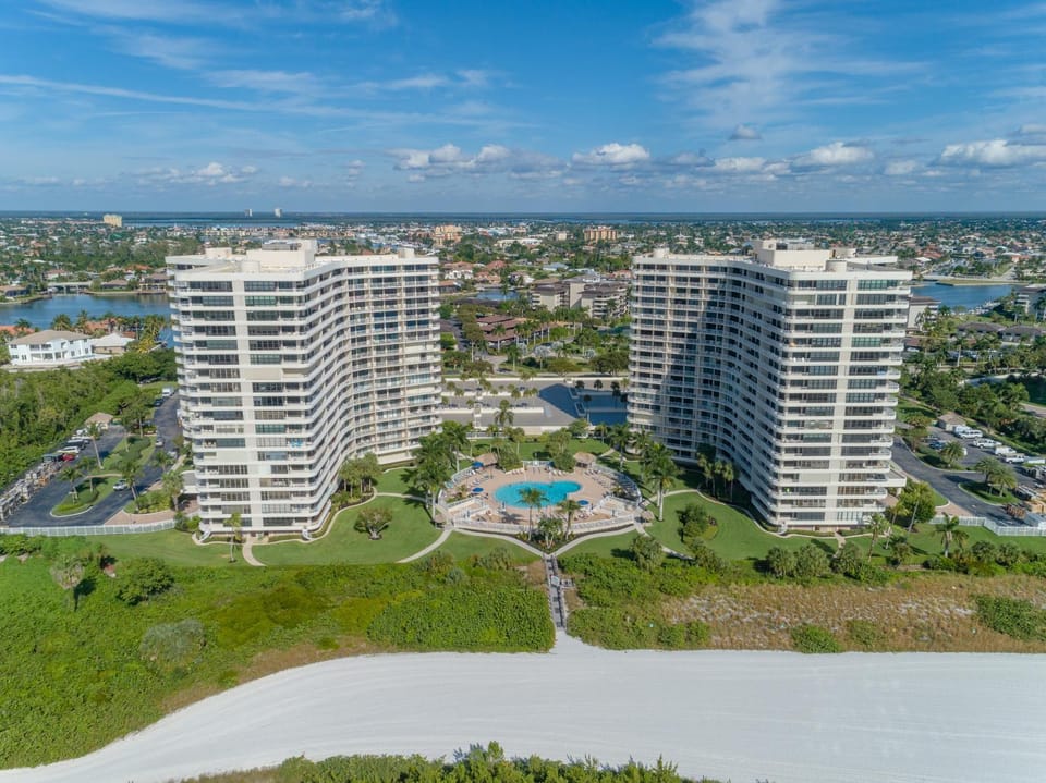 South Seas Beachfront Haven Apartment in Marco Island