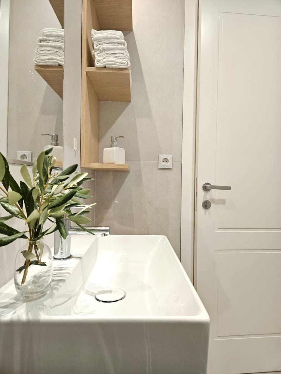 Private Seaside Room-Walk to Downtown Apartment in Split