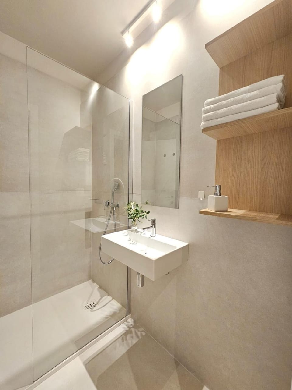 Private Seaside Room-Walk to Downtown Apartment in Split