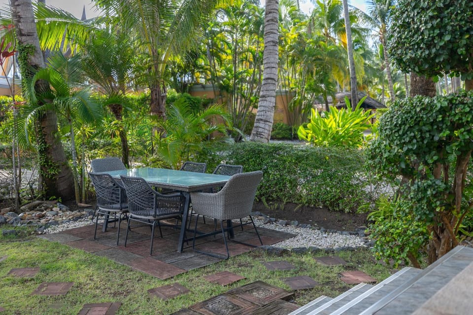 Patio, Spring, Day, Garden, Garden, Dining area, Garden view