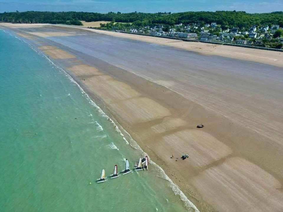Maison de pêcheur accès direct à la plage House in Plérin