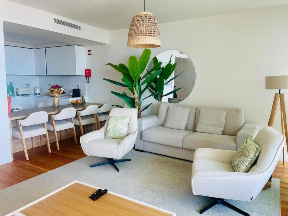 Luxury Seaview Bayline Apartment in Praia de Armação de Pêra