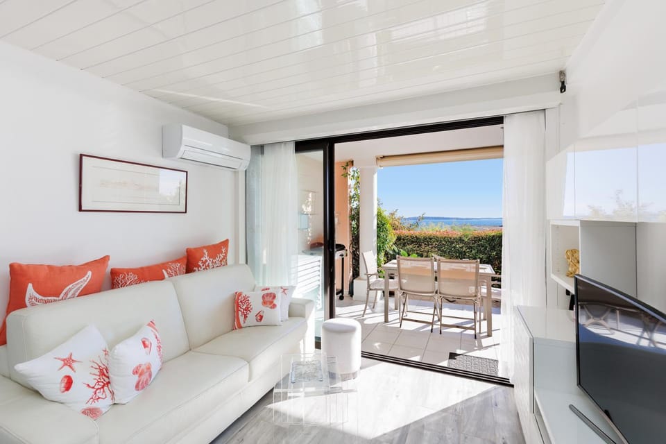 Day, View (from property/room), Living room, Seating area, Sea view