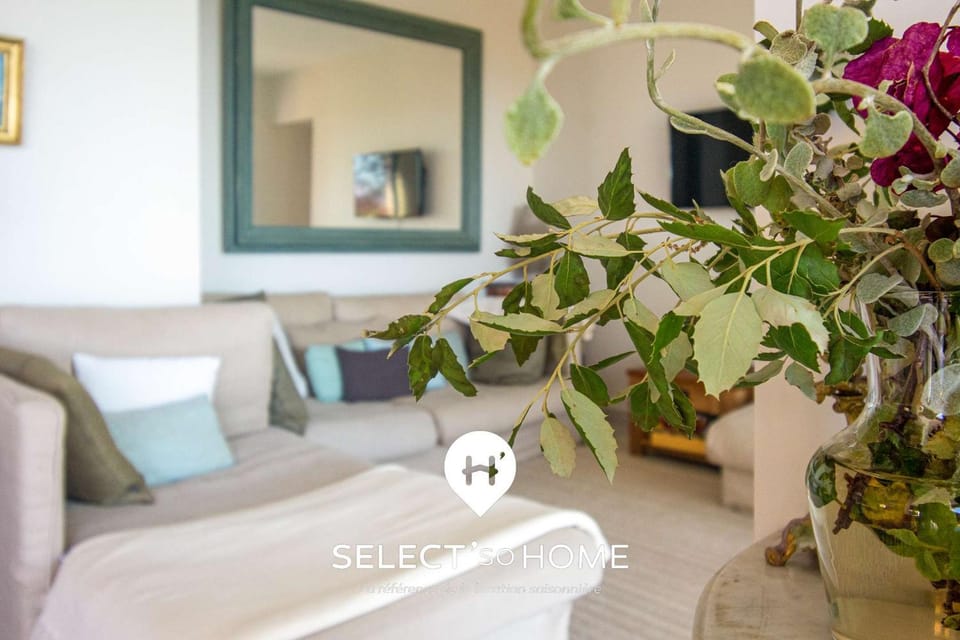 Living room, Decorative detail, Seating area