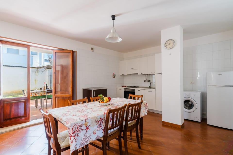 Property building, Kitchen or kitchenette, Living room