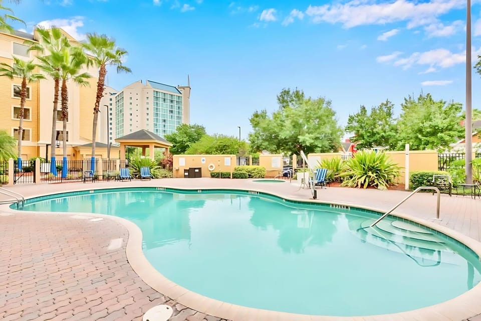 Spacious Suite close to Disney w Pool Hot Tub Arcade Apartment in Orlando