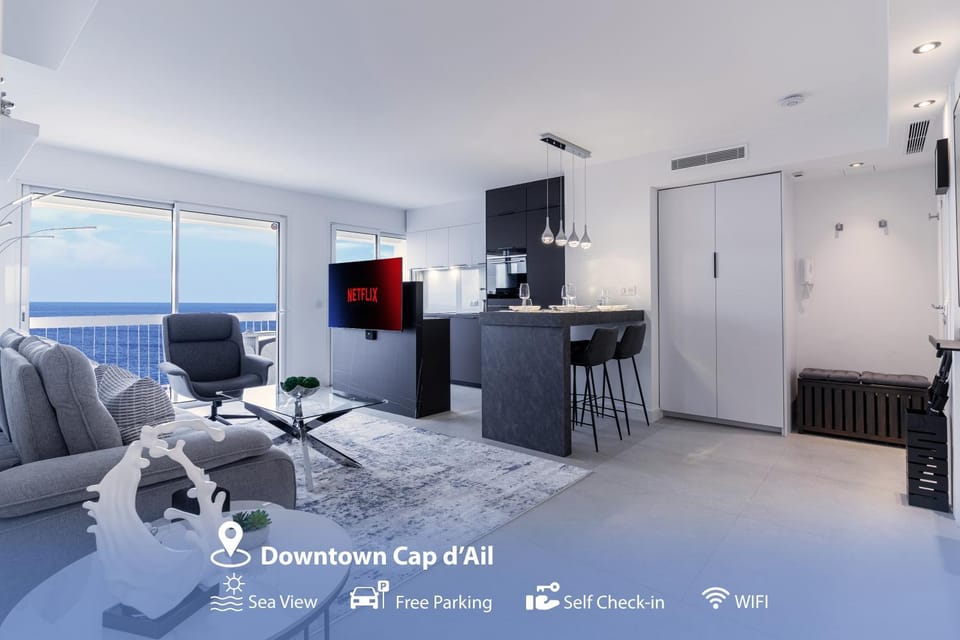 Luxury Top Floor Sea View Downtown Cap d'Ail Apartment in Cap-d'Ail