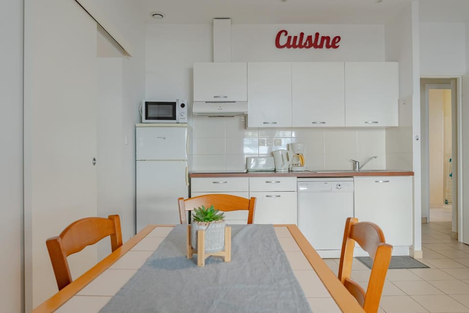 Kitchen or kitchenette, Dining area, pet friendly, stove
