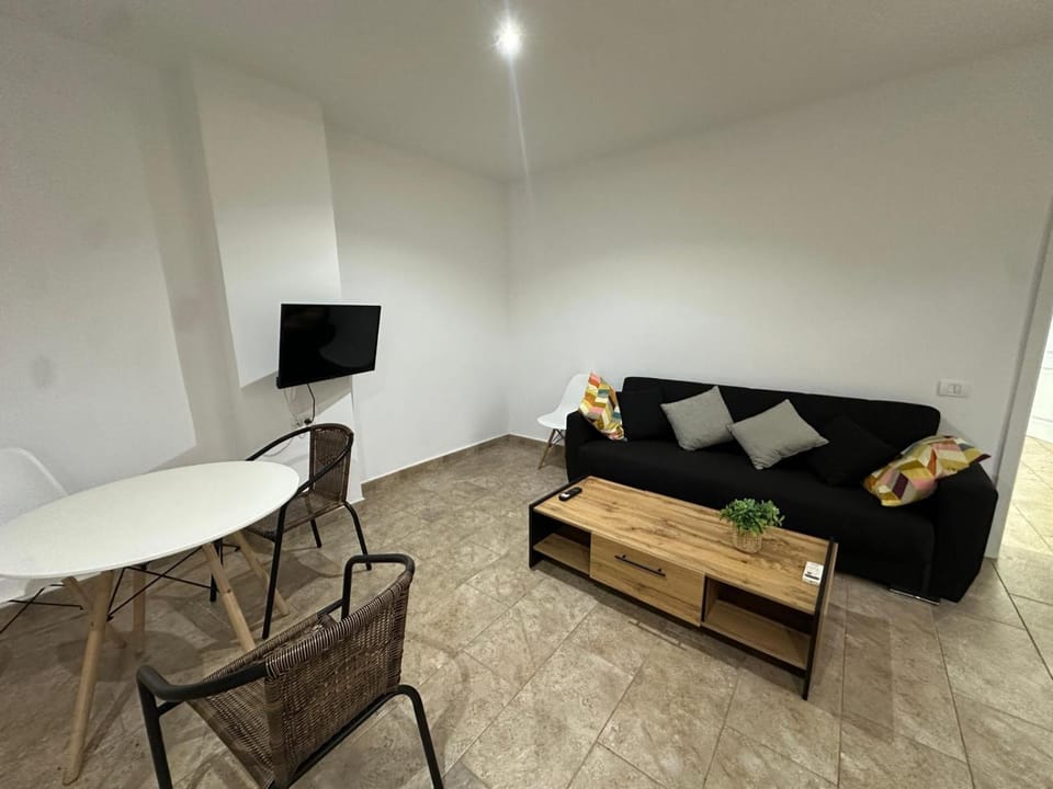 TV and multimedia, Living room, Dining area, Evening entertainment