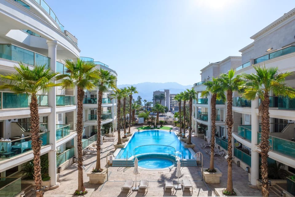 Property building, City view, Pool view, Swimming pool, sunbed