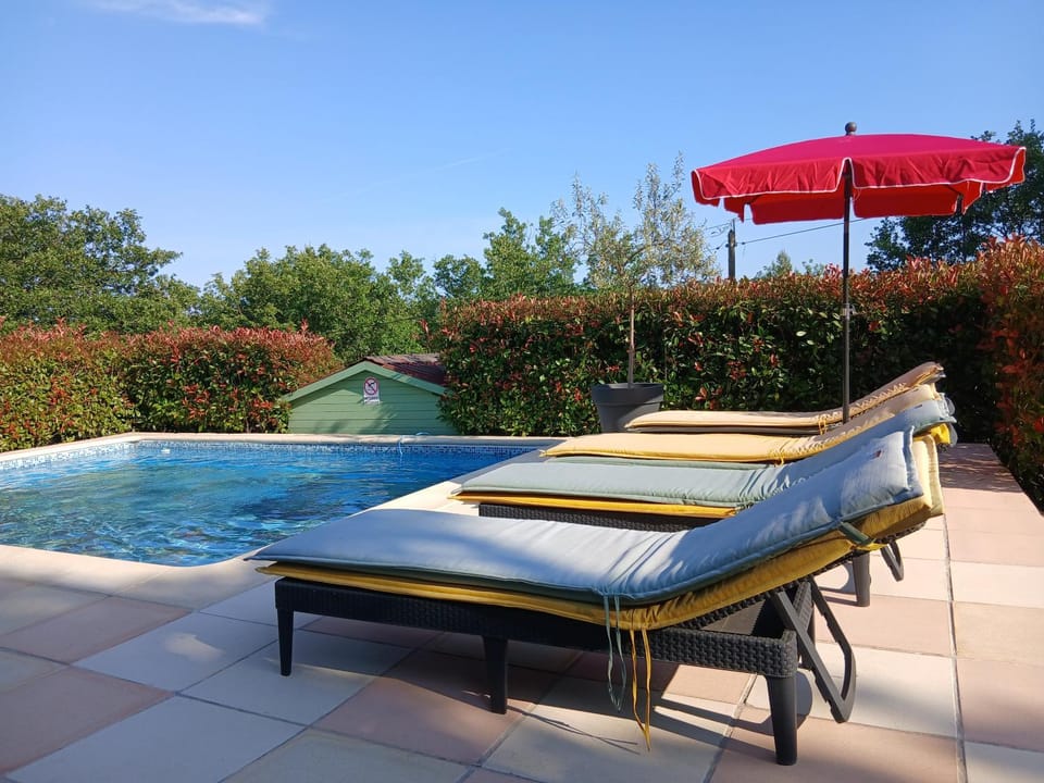 Swimming pool, sunbed