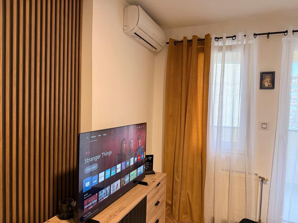 TV and multimedia, Living room, Evening entertainment, air conditioner