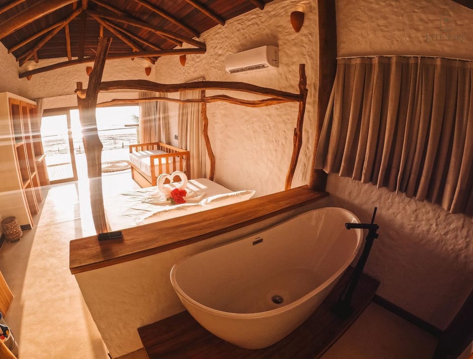 Bed, Hot Tub, Bathroom, Photo of the whole room, Bedroom, Bath