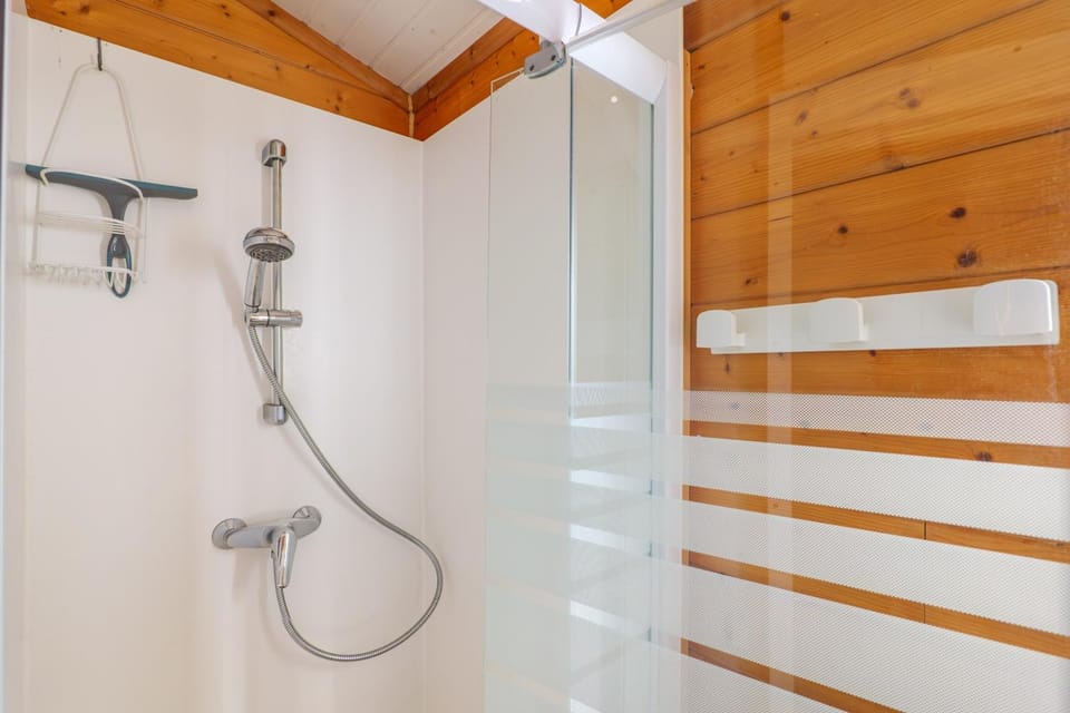 Bathroom, Living room