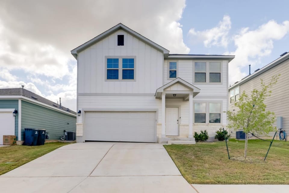 Buda Business-Ready House: Office, Home Gym & Yard House in Rio Grande