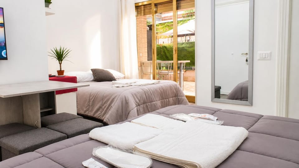 Bed, View (from property/room), Bedroom, Garden view, Garden view