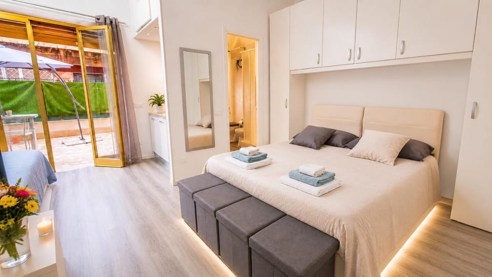 Bed, View (from property/room), Bedroom, Garden view, locker, locker