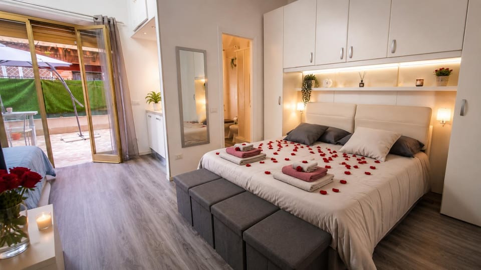 Bed, View (from property/room), View (from property/room), Bedroom, Garden view, locker