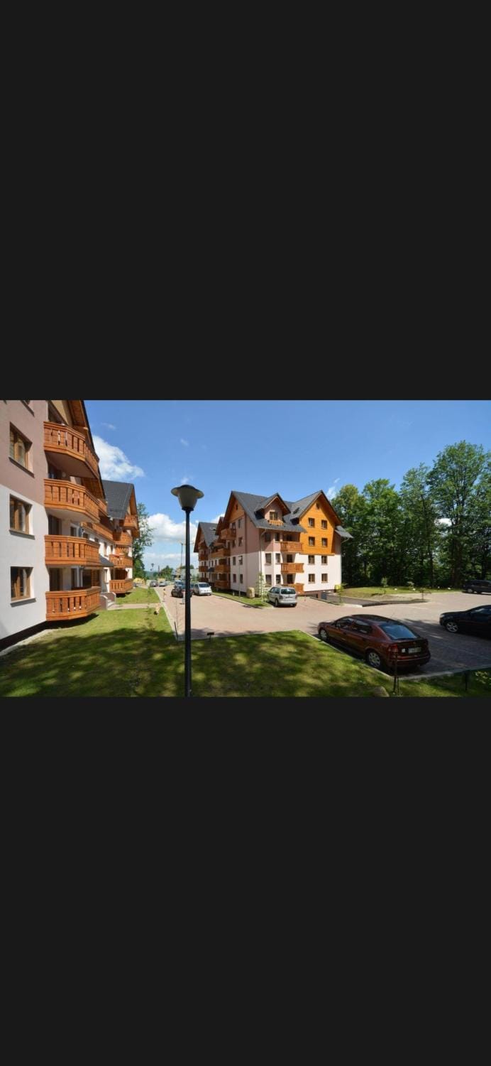 Property building, Day, Neighbourhood, Natural landscape, Street view, Location, Parking