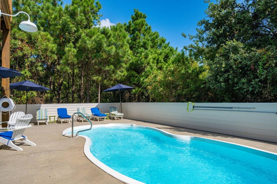 Tee Dreams - Corolla, Currituck Club, 500 Yards to Beach, Trolley, Golf, Pool, Hot Tub House in Corolla