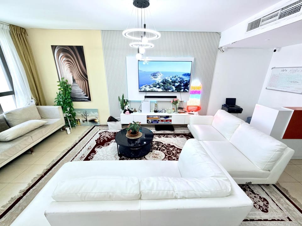 WAHA WOW Bed space Available in Luxury Apartment Hostel in Dubai