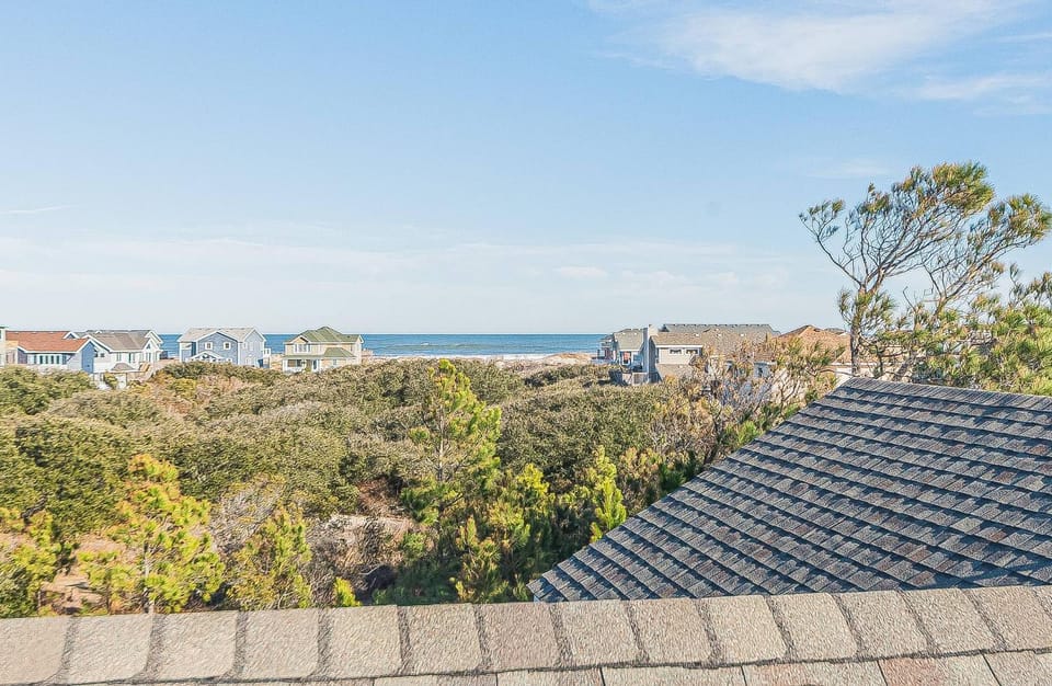 The BARNacle - Corolla, Ocean Sands, 5 Min. Walk to Beach, Pool, Hot Tub, Pets OK, Flex Stays House in Corolla