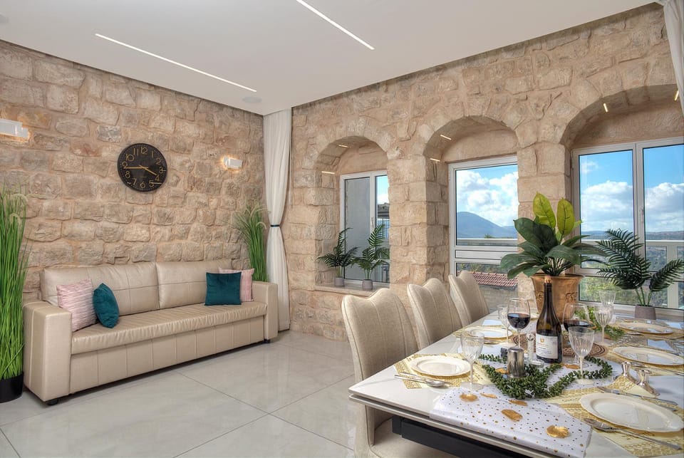 View (from property/room), Living room, Dining area, Mountain view, Mountain view