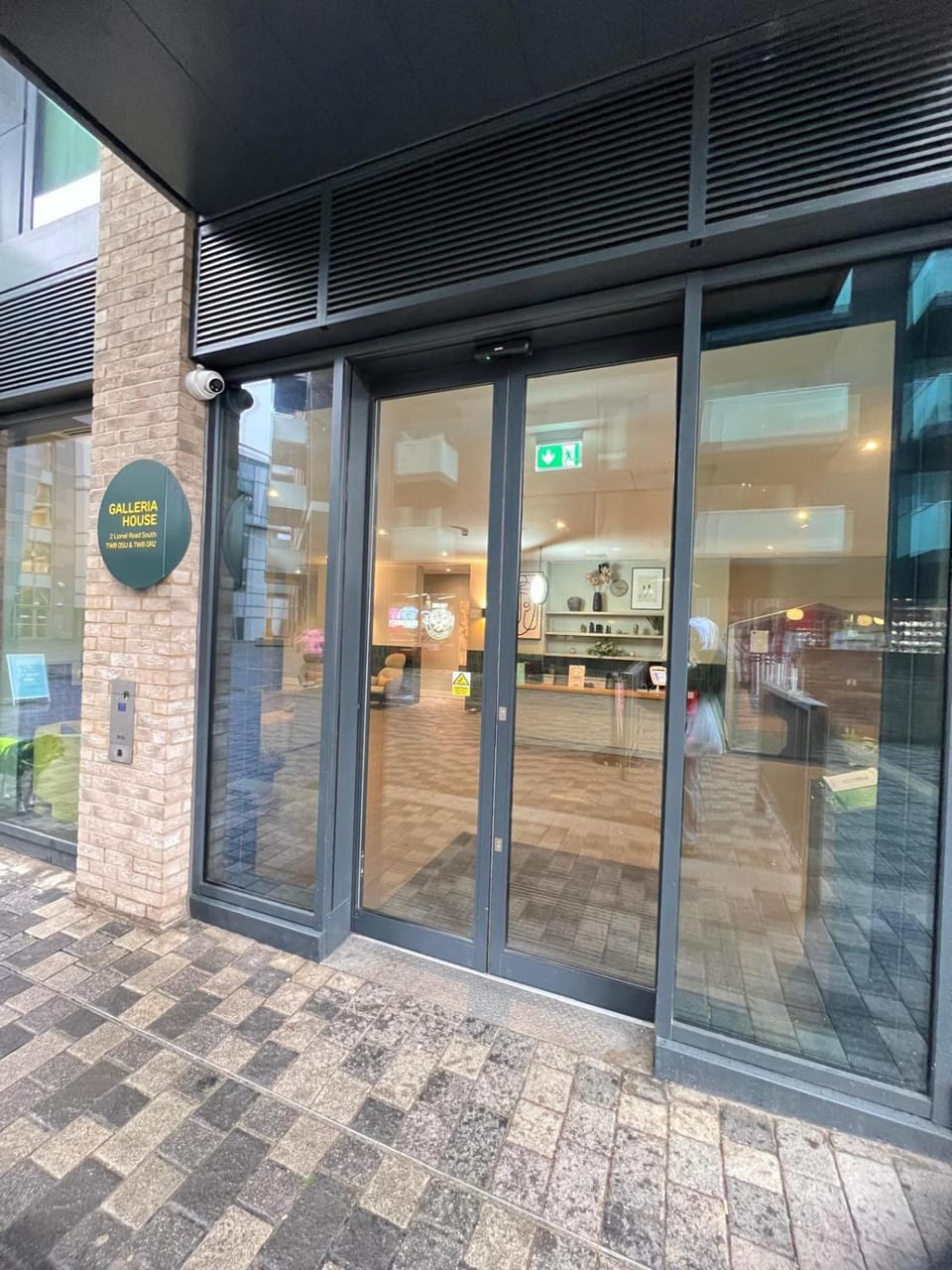 2 Bedroom Brentford Apartment in Brentford