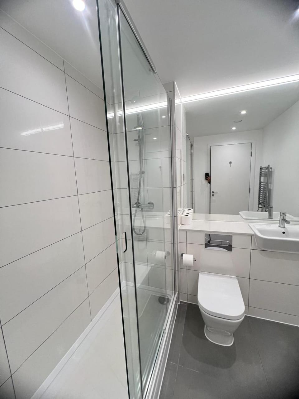 2 Bedroom Brentford Apartment in Brentford