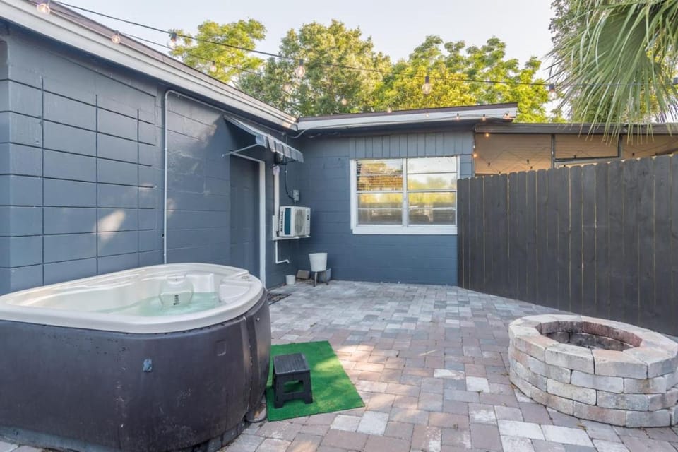 CUTE and COZY studio w jacuzzi House in Azalea Park